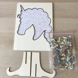 Houten silhouet puzzel. Eenhoorn