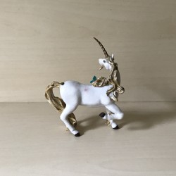 Papo : Eenhoorn Gouden Glitters.9,5 cm. breed en 12 cm. hoog Nummer 80