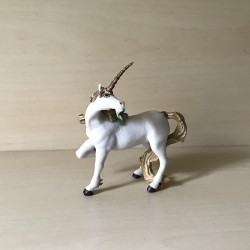 Papo : Eenhoorn Gouden Glitters.9,5 cm. breed en 12 cm. hoog Nummer 80