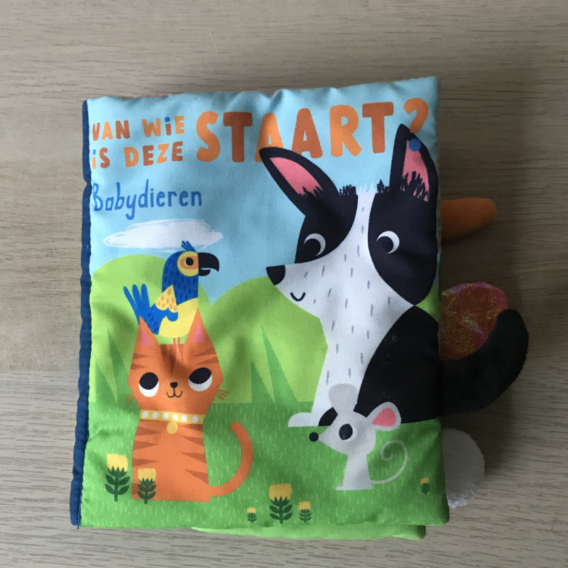 Van wie is deze staart? Babydieren.