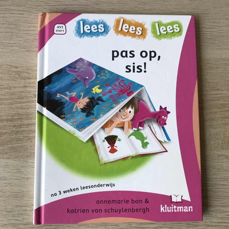 Kluitman. Lees lees lees. Pas op, sis!