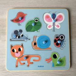Djeco houten puzzel, knopjespuzzel.  Garden surprise. 8 stukjes