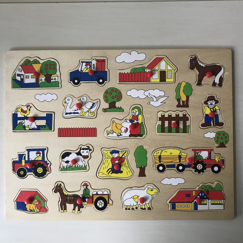 Puzzelplankje Knopjespuzzel : Boerderij. 17 stukjes