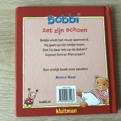 Bobbi zet zijn schoen