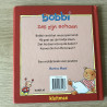 Bobbi zet zijn schoen