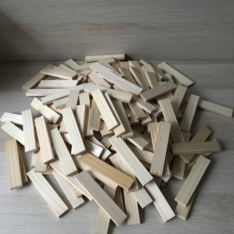 Bouwplankjes : 148 houten plankjes.