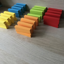 Bouwplankjes : 185 gekleurde houten plankjes.
