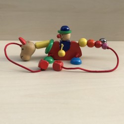 Houten spanner, wagenspanner: paard met ruiter