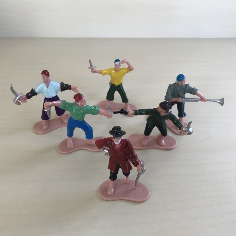 Piraten : 6,5 cm. hoog. 6 stuks.