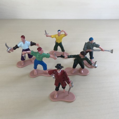 Piraten : 6,5 cm. hoog. 6 stuks.