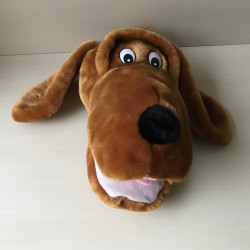 Grote handpop van een hond
