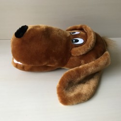 Grote handpop van een hond