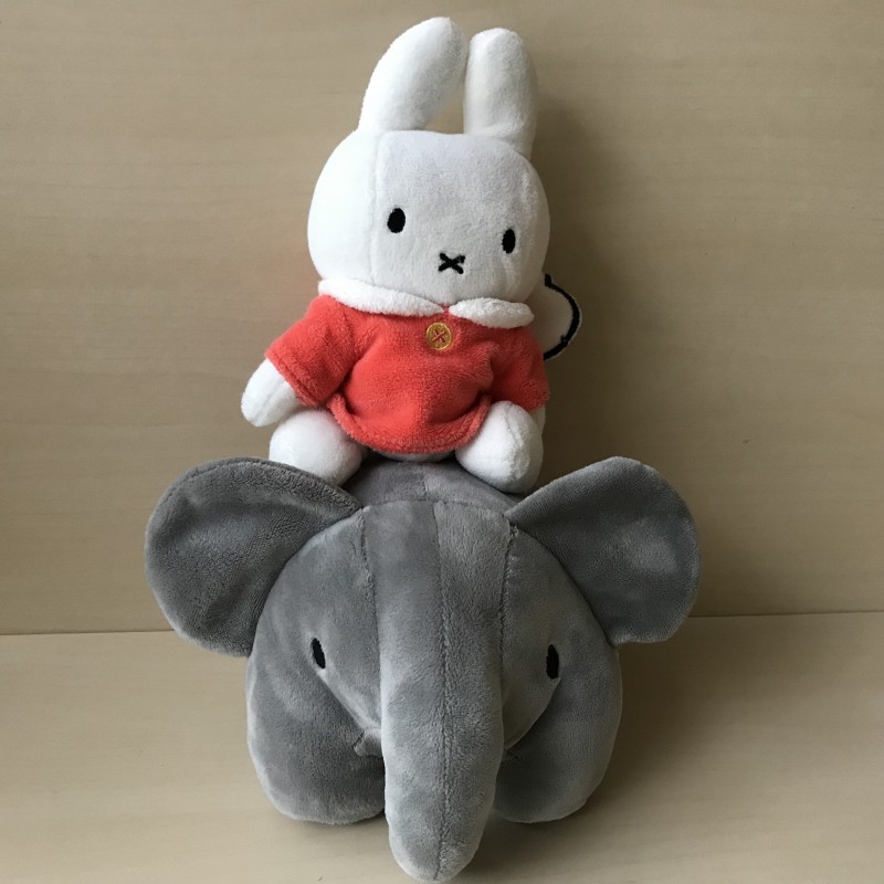 Nijntje op een olifant