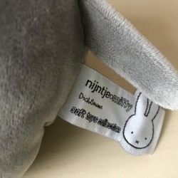 Nijntje op een olifant