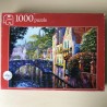 Schaduw over de gracht.  1000 stukjes