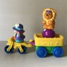 Fisher Price : Little people. Fiets met clown en circusleeuw . Set 197.