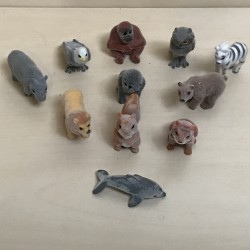 Dieren : Minifiguren. ca. 3 cm. hoog. 11 stuks. Set 12.
