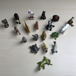 Dieren : minifiguren. ca. 3 cm. hoog. 19 stuks. Set 1.
