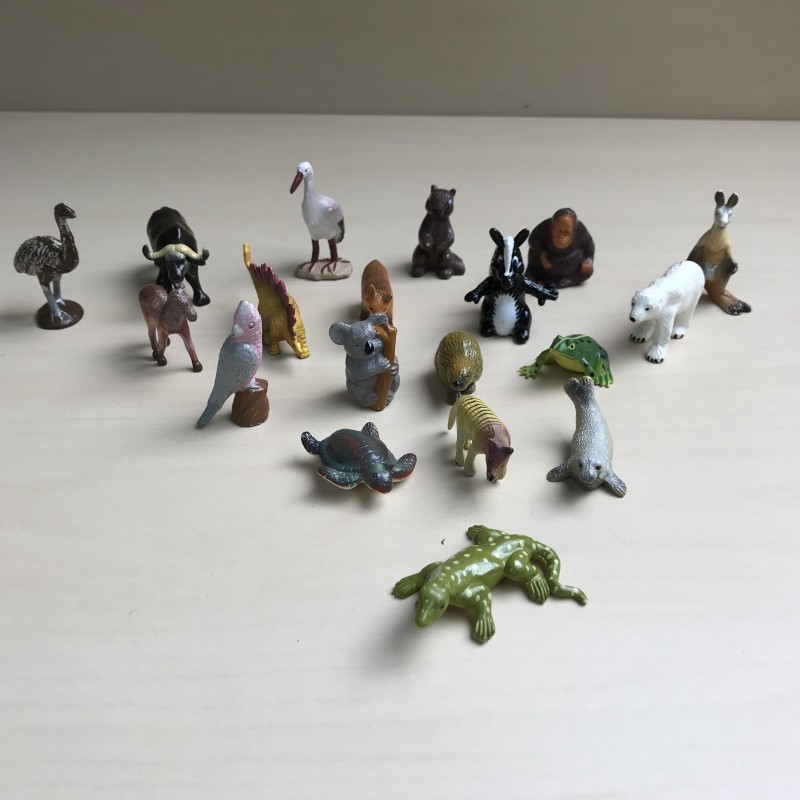 Dieren : minifiguren. ca. 3 cm. hoog. 19 stuks. Set 1.