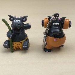 Sleutelhanger : Nijlpaarden. 2 stuks. 1 met en 1 zonder sleutelhanger. 5 cm.