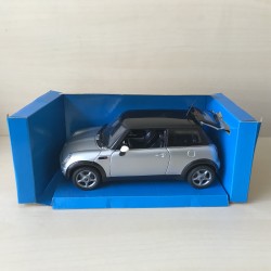 Mini Cooper : 19 cm. met frictiemotor.