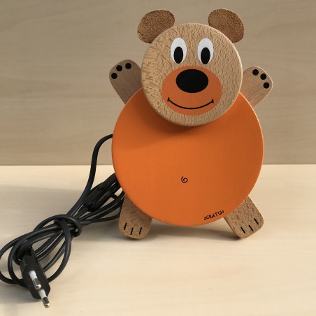 Houten wandlampje Scratch. 22 cm. hoog en  13,5 cm. breed.