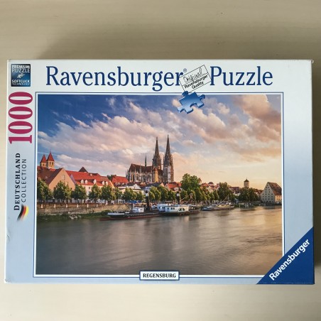 Regensburg. Uitzicht op het oude centrum. 1000 stukjes.