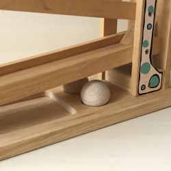 Knikkerbaan met 2 ballen.