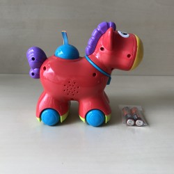 Paardje kunststof. Pullback met muziek.