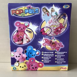 Pop-Pals. Nieuw. Beertje “crocs”, 15 cm. hoog.