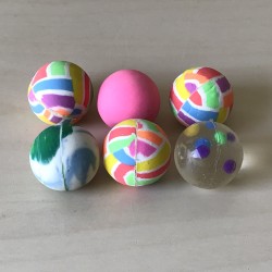 6 stuiterballen, diameter 2,5 cm.